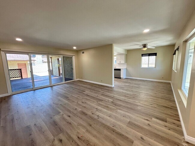Building Photo - 4301 Green Ave
