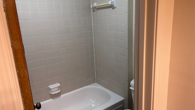 Building Photo - 2 Bedroom/2 Bathroom Duplex