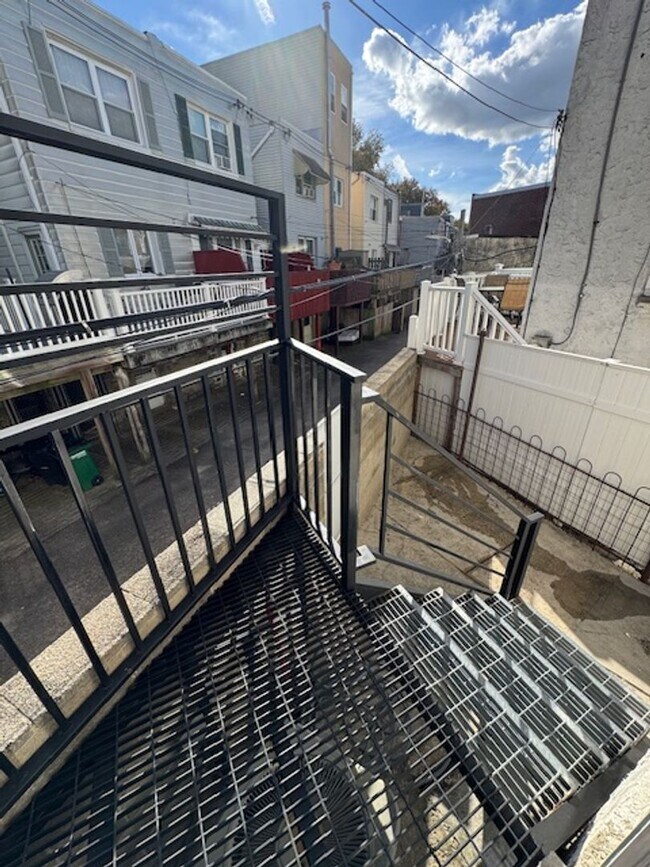 Building Photo - Beauty in Marconi Park West 3 Beds finishe...