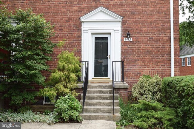 Building Photo - 3432 Martha Custis Dr