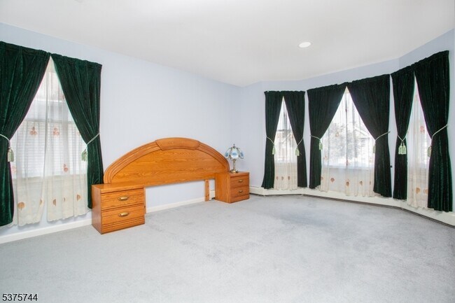 Building Photo - 35 Leah Way