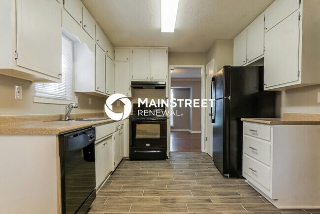 Building Photo - 3 Bedroom Pet-Friendly Home in BESSEMER, AL with Main Street Renewal