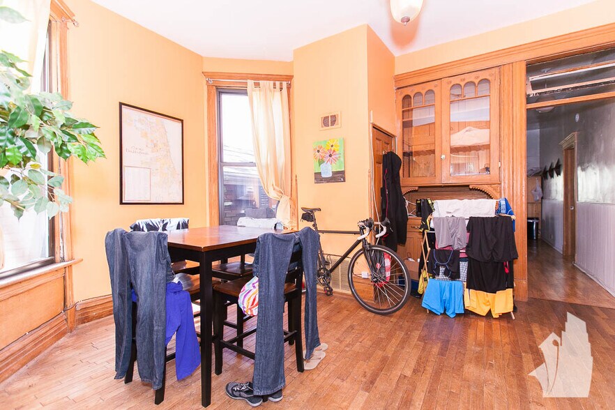 Building Photo - 3336 N Sheffield Ave