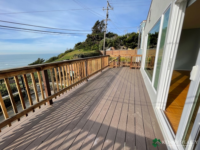 Building Photo - Large Five Bedroom, Three Bathroom with In...