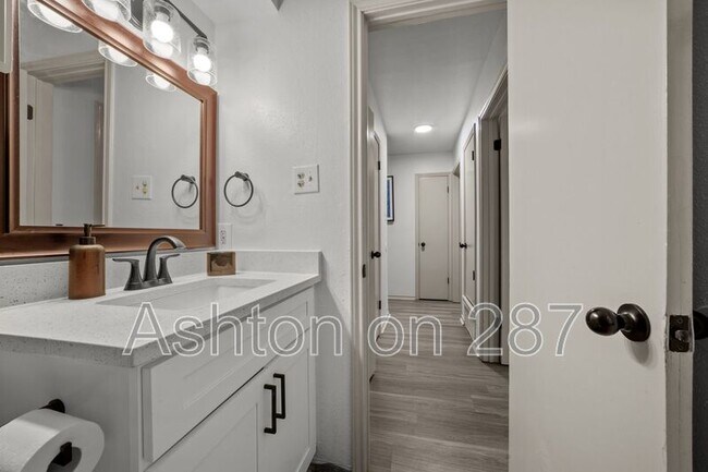 Building Photo - 1301 W Hwy 287 Byp