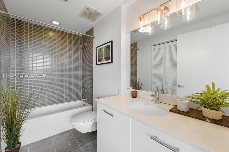 Building Photo - 3451 NE 1st Ave