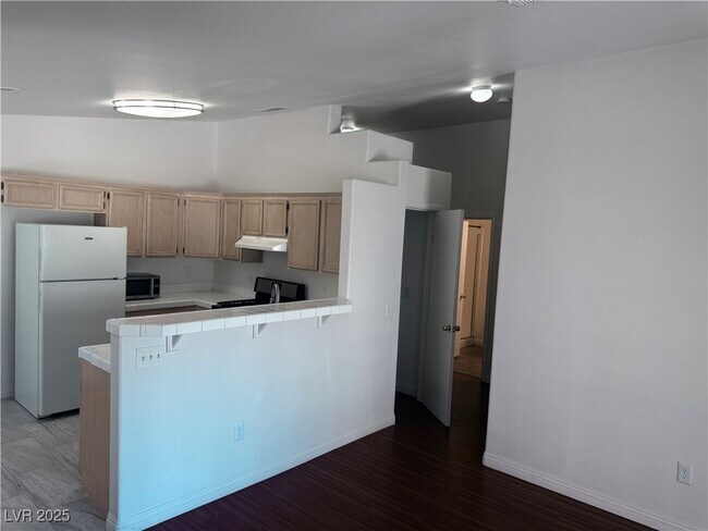 Building Photo - 2110 Los Feliz St