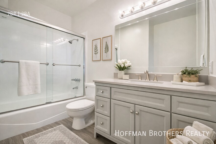 Building Photo - 350 N Oakhurst Dr