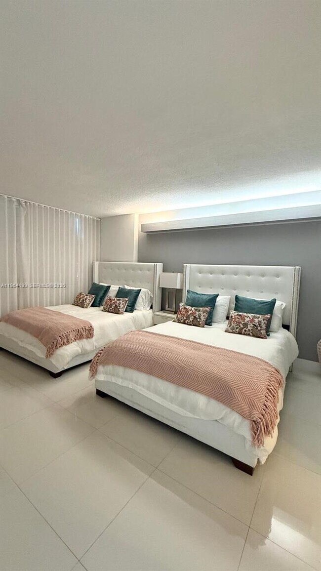 Building Photo - 6917 Collins Ave