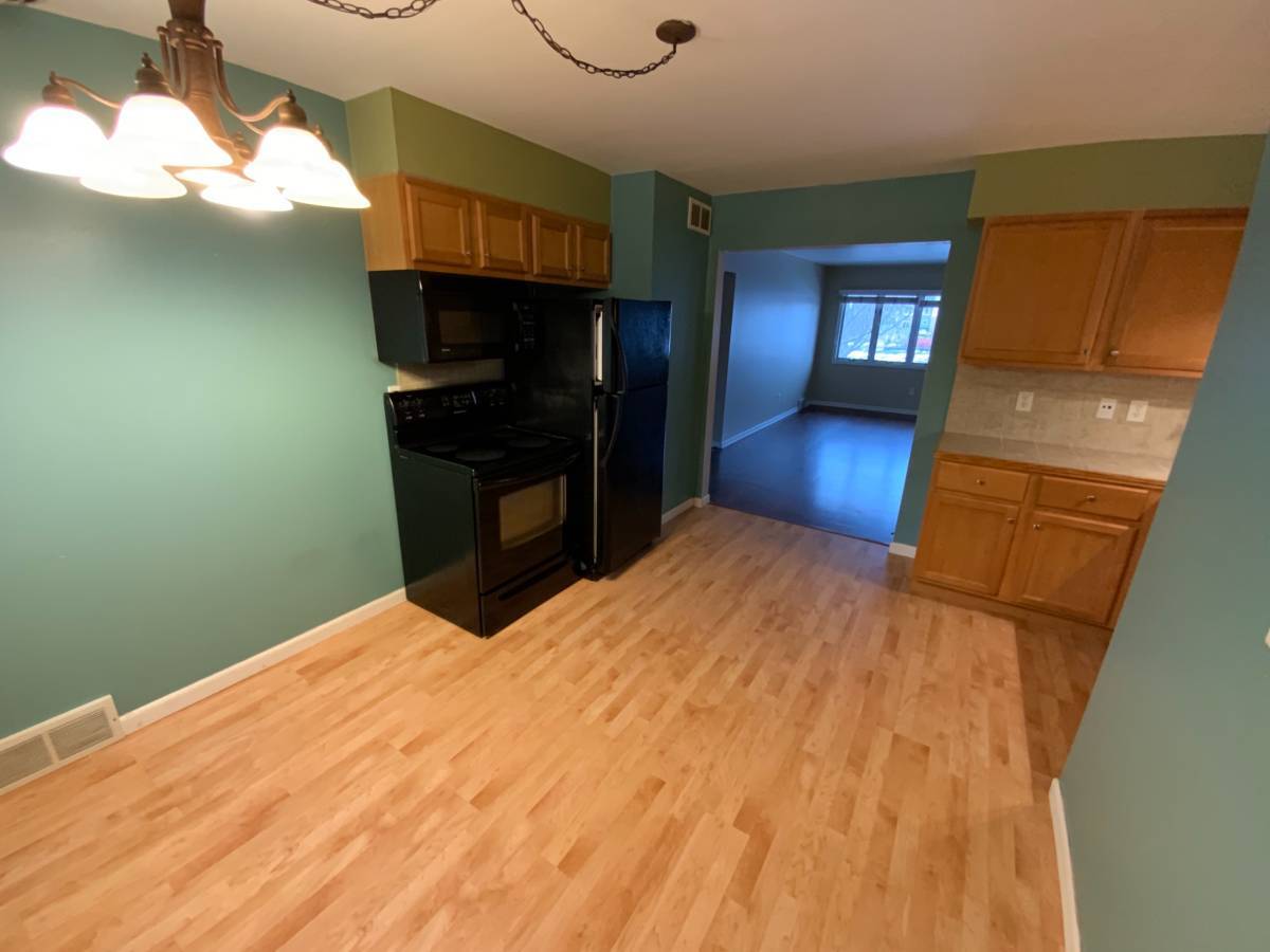 Building Photo - 320 Center Ave