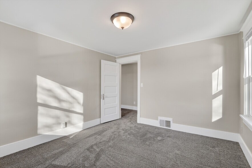 Building Photo - 428 W Delavan Dr