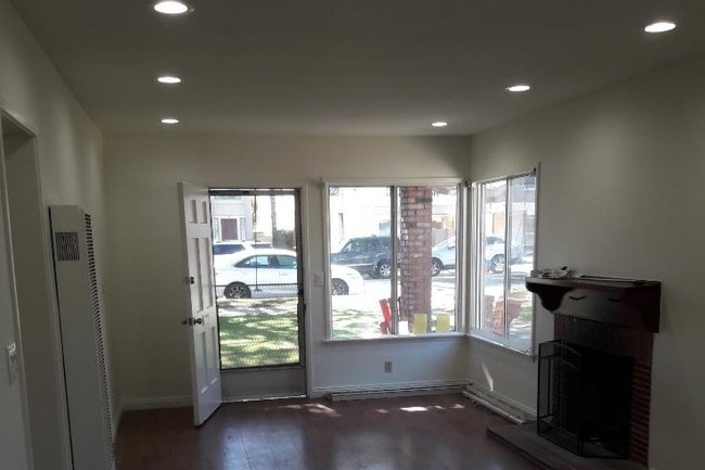 Living Room - 512 N Lucia Ave