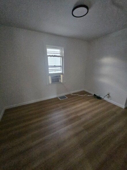 Building Photo - 1210 Mechanic St