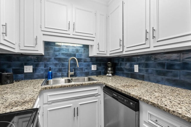 Building Photo - 2805B N Ocean Blvd