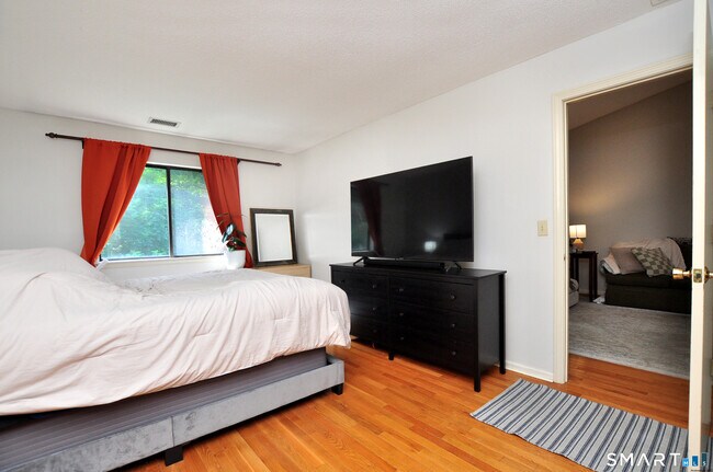 Building Photo - 30 Simsbury Landing
