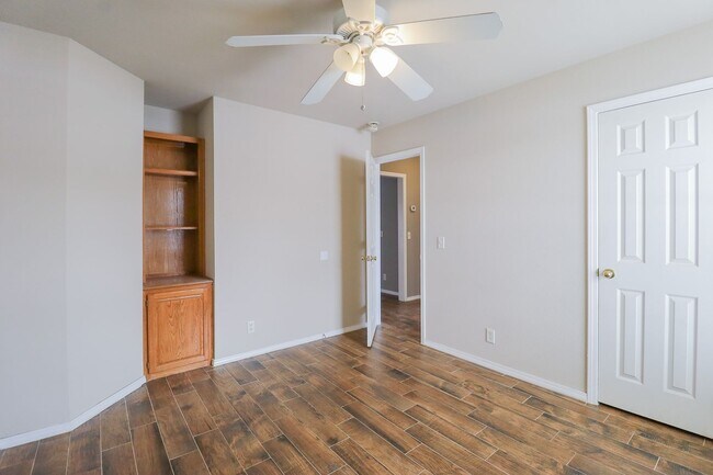 Building Photo - 3 Bed 2 Bath in Jenks - Available Now!
