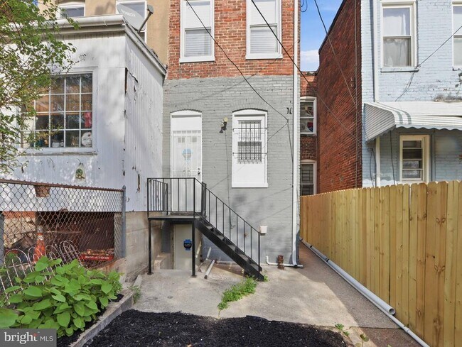 Building Photo - 1724 N Payson St