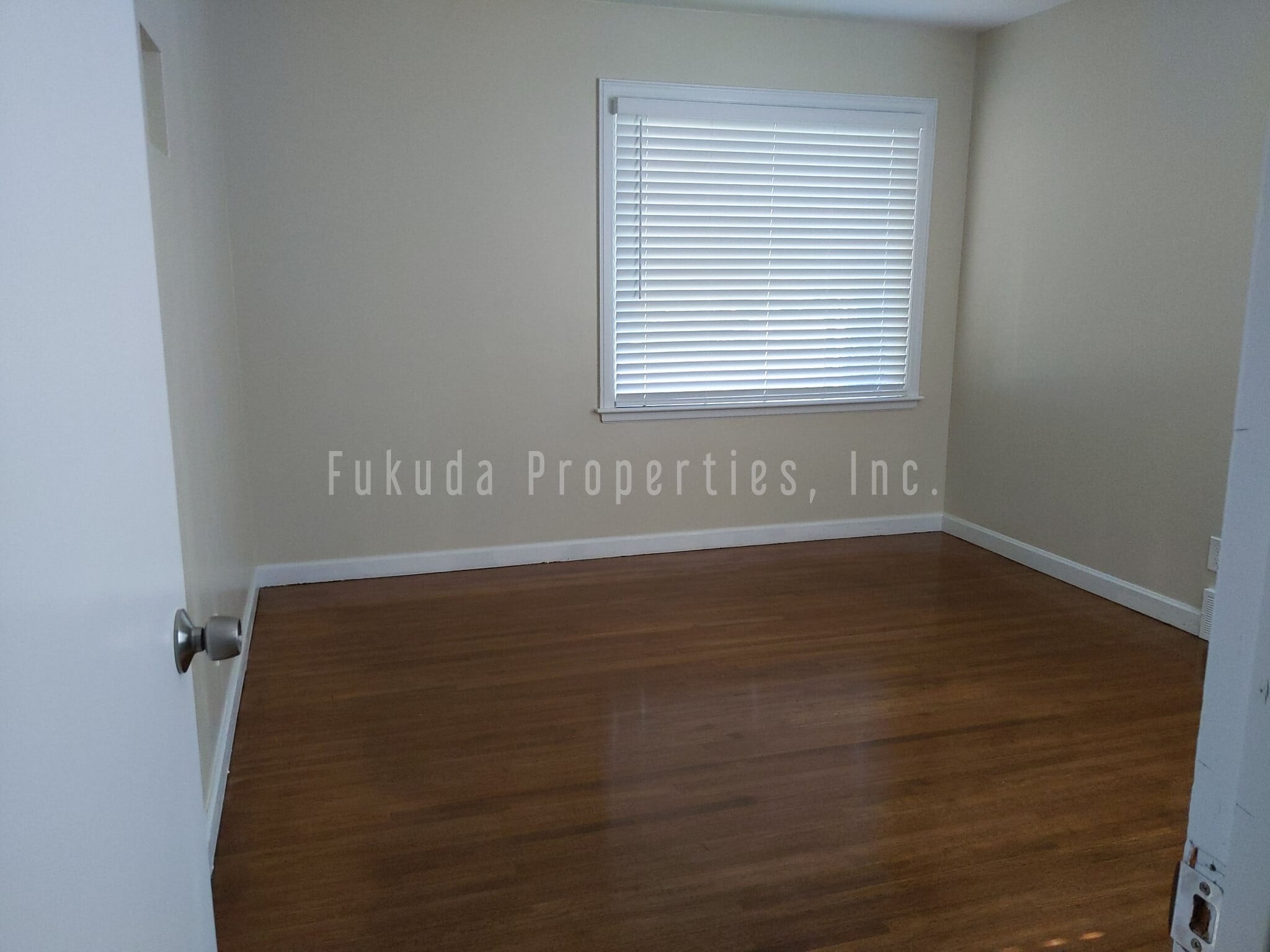 Front bed room - 2490 Forest Ave