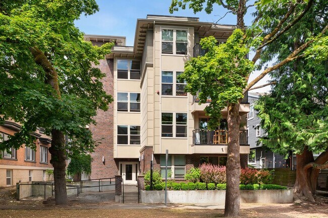 Building Photo - The 1811 Apartments
