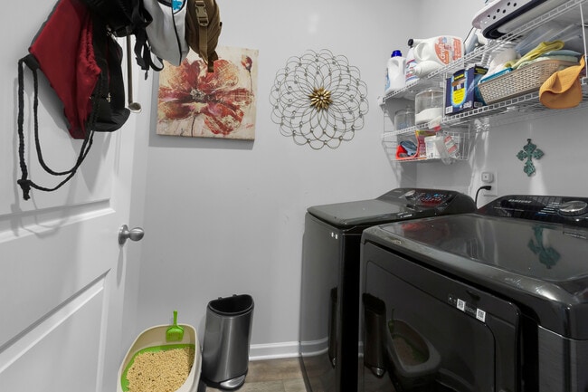 Building Photo - 402 Isabelle St