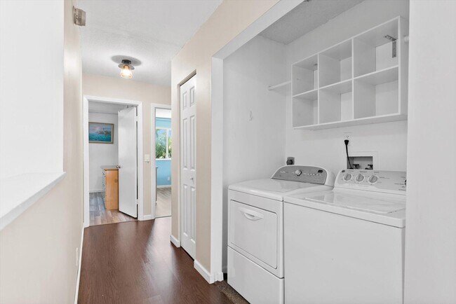 Building Photo - 1420 Lake Mango Way