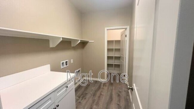 Building Photo - 28244 Millstream Ct