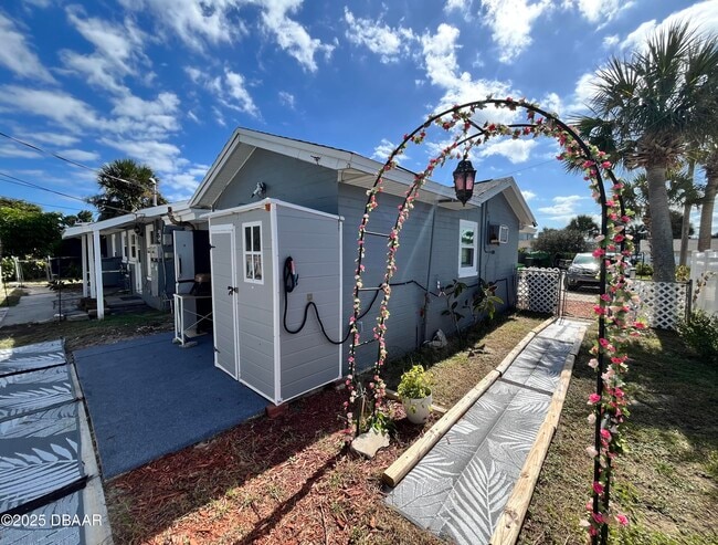 Building Photo - 515 Frances Terrace