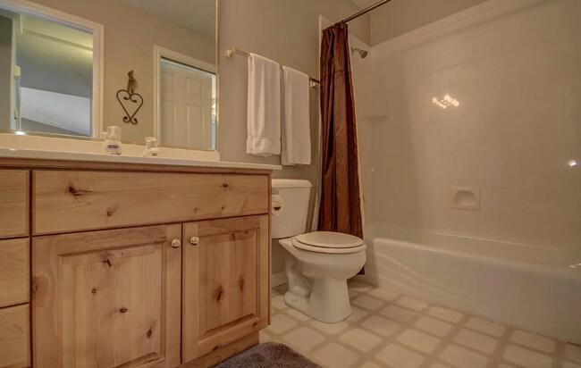 Building Photo - Enjoy Year-Round Resort Living in This Beautiful Condo!