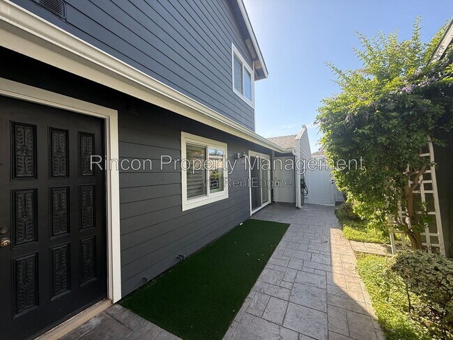 Building Photo - 4551 Costa De Oro