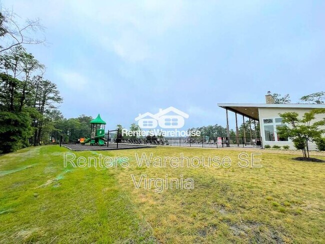 Building Photo - 1724 Defiance Dr