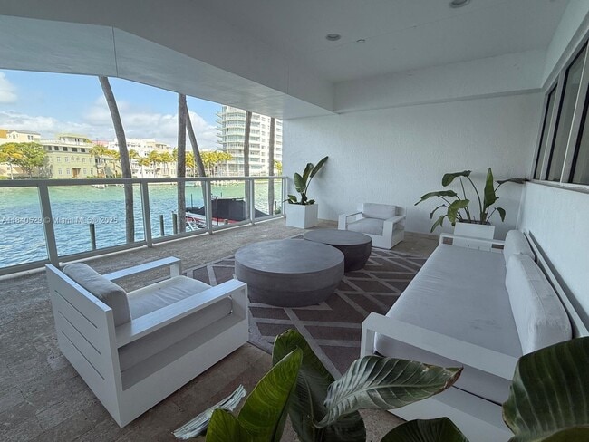 Building Photo - 5900 Collins Ave