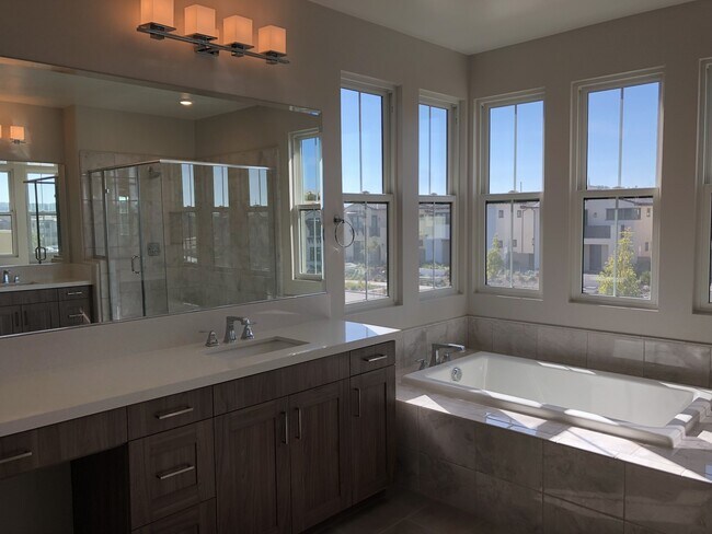 Building Photo - Beautiful Home - Plan 3 4BR/4.5BA in Casavia
