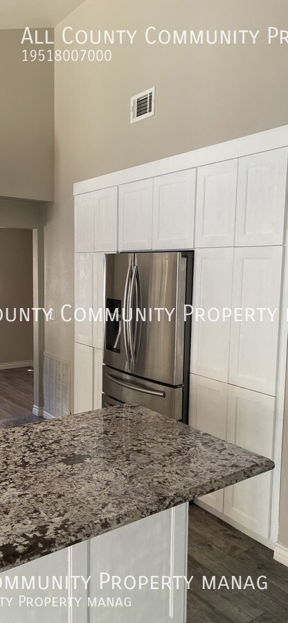 Building Photo - 42566 Escolacata Dr