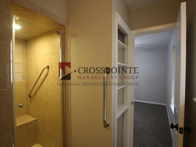 Building Photo - 3701 Appletree Ln
