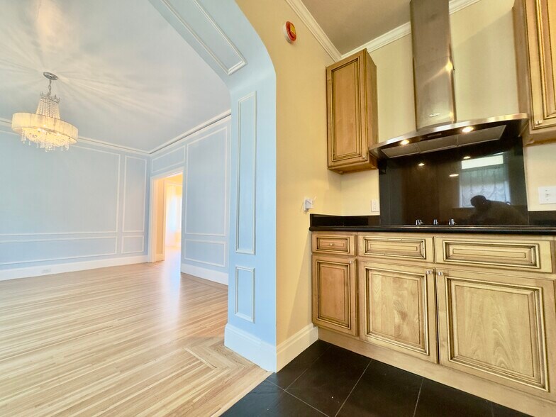 Building Photo - 2615 Maxwell Ave