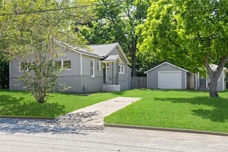 Building Photo - 620 S Bell St