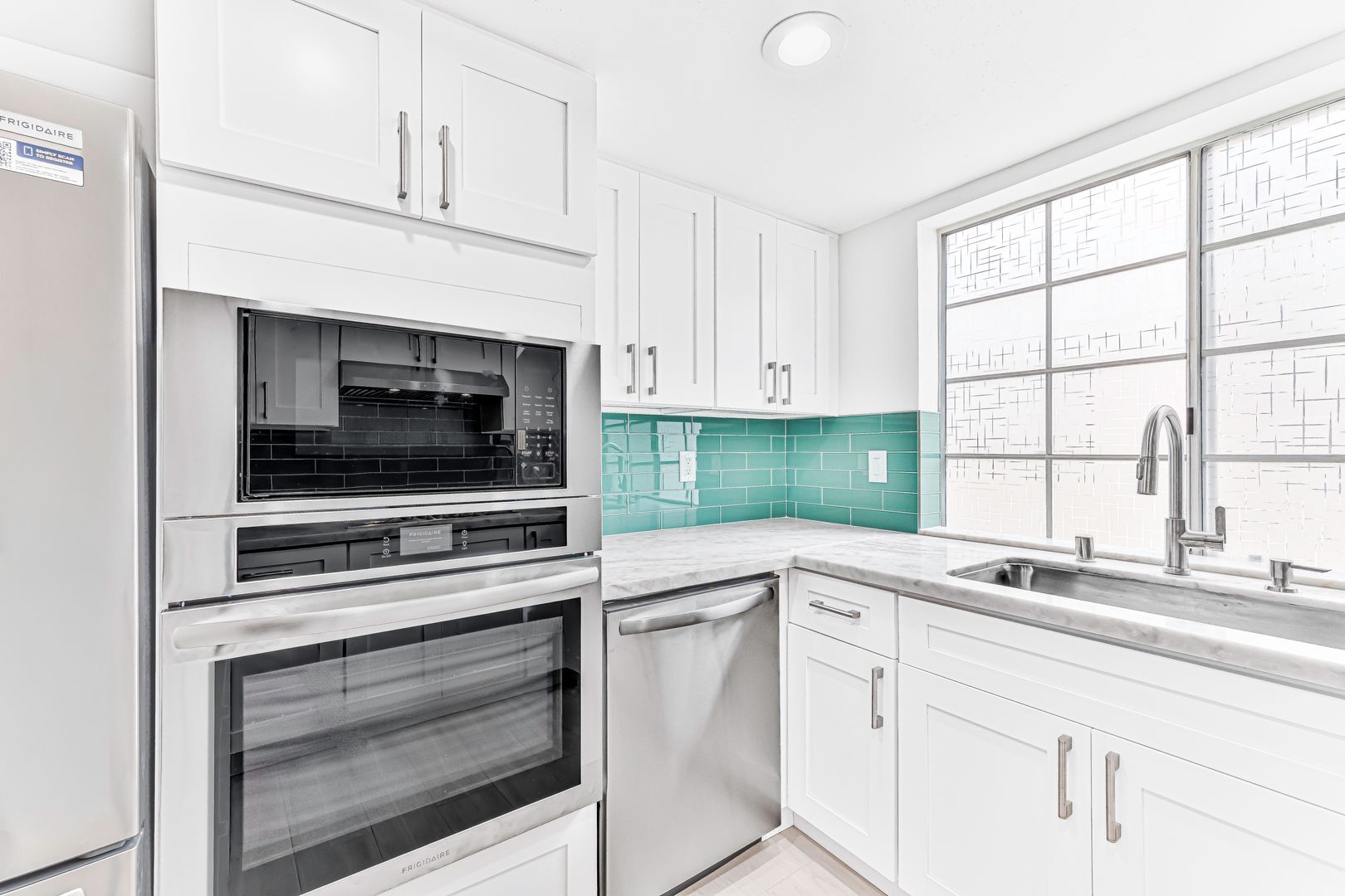 Building Photo - 402 California St