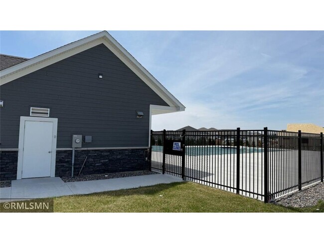 Building Photo - 10967 Harbor Ln N