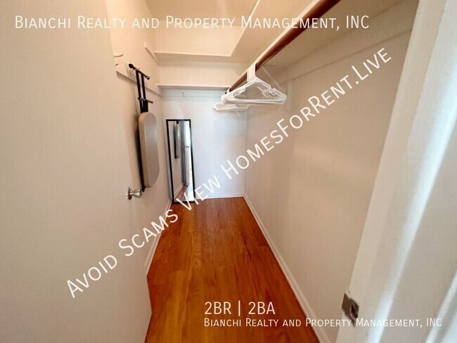 Building Photo - 1819 Shore Dr S