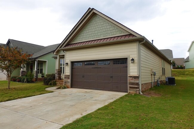 Building Photo - 176 Bur Oak Dr