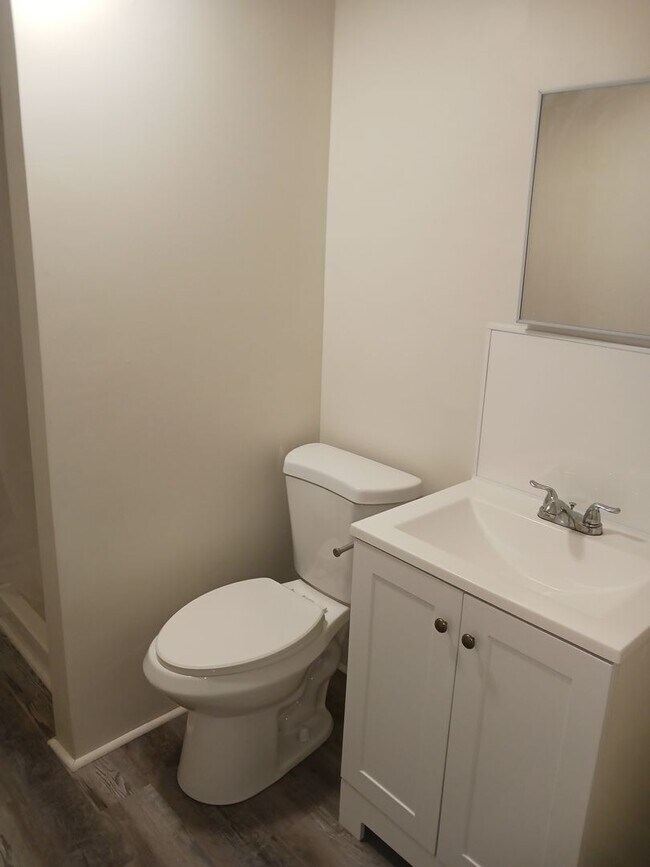 Building Photo - 4 bedroom 2 full baths Upper Northside Youngstown