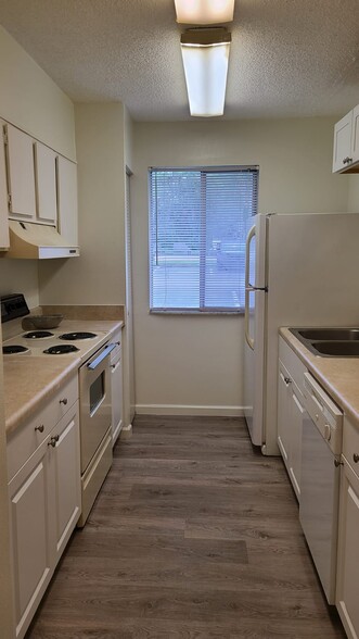 Building Photo - 6519 W Newberry Rd