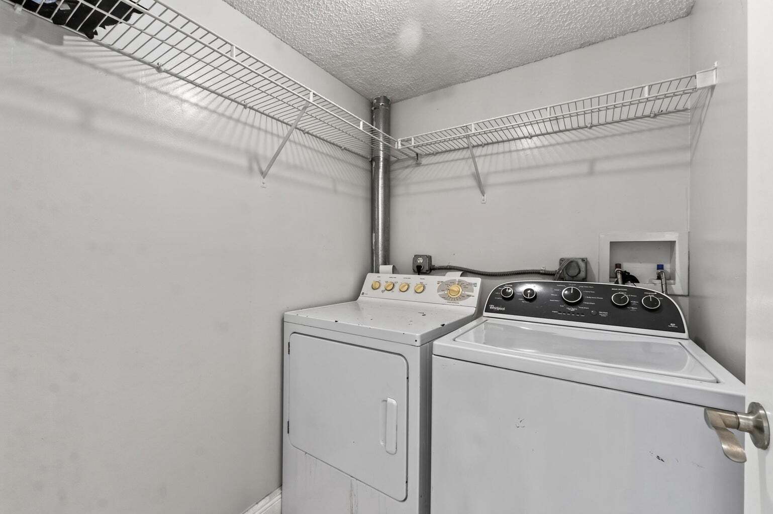 Building Photo - 1543 Lake Crystal Dr