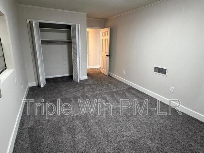 Building Photo - 8010 Westwood Ave