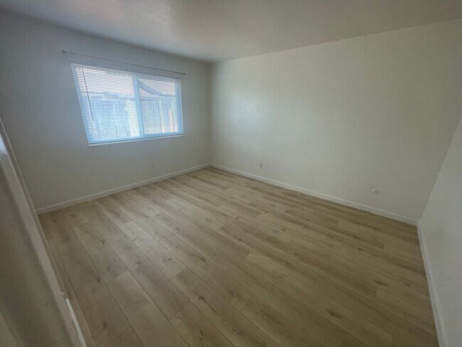 Building Photo - 210 Eric Cir
