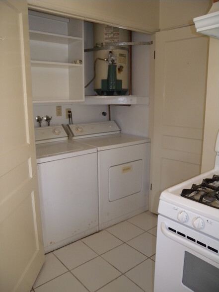 Full Size Washer/Dryer INCLUDED in Unit - 5653 E 2nd St