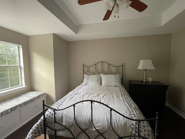 Building Photo - 641 Evergreen Ln