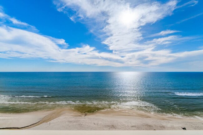 Building Photo - 17729 Front Beach Rd