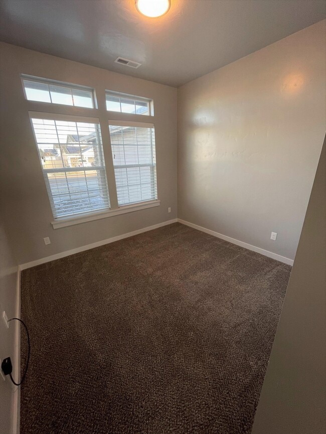 Building Photo - 4225 W Spring House Dr