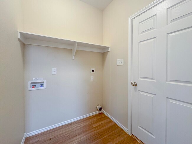 Building Photo - 4426 Gloria Dr